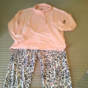 Lounge wear set